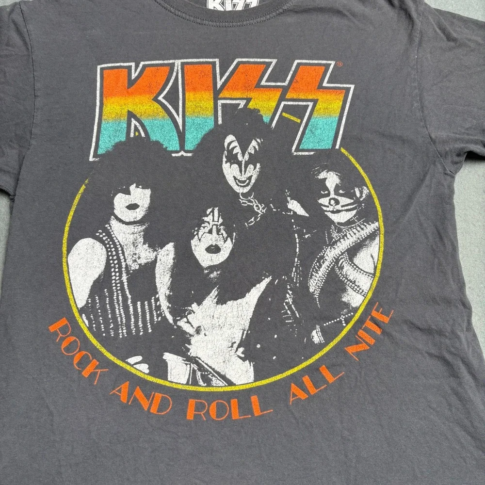 KISS Rock and Roll All Nite Band Tee Charc Gray Graphic T-Shirt Small Mad Engine